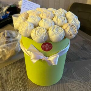 Шоколадные пионы в шляпной коробке — когда хочется удивить!